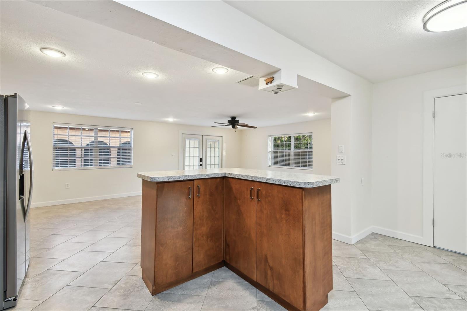 2141 CAMELLIA DR