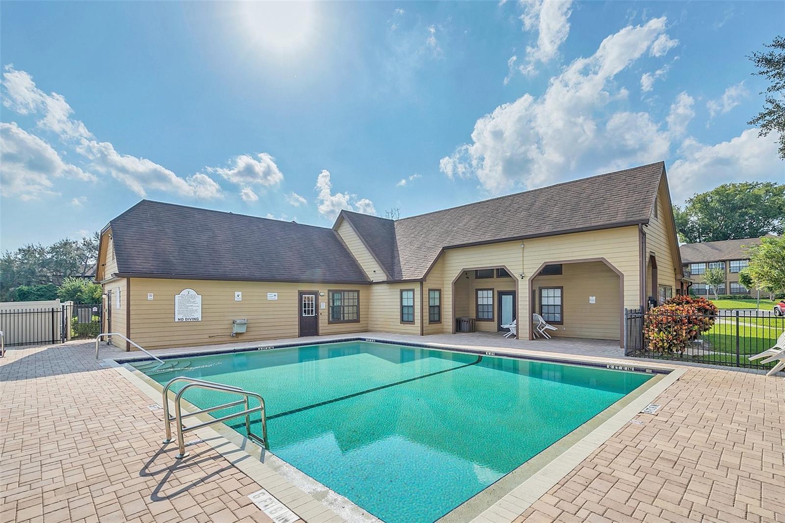 305 LAKEPOINTE DR #101