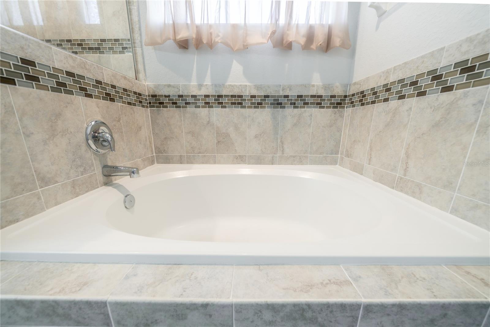 328 WOODLAND TRL