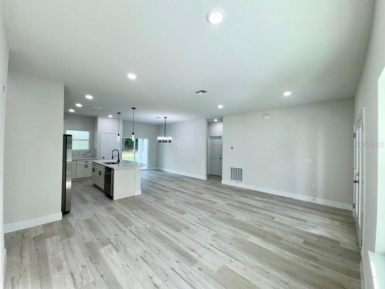 6335 N DARLINGTON DR