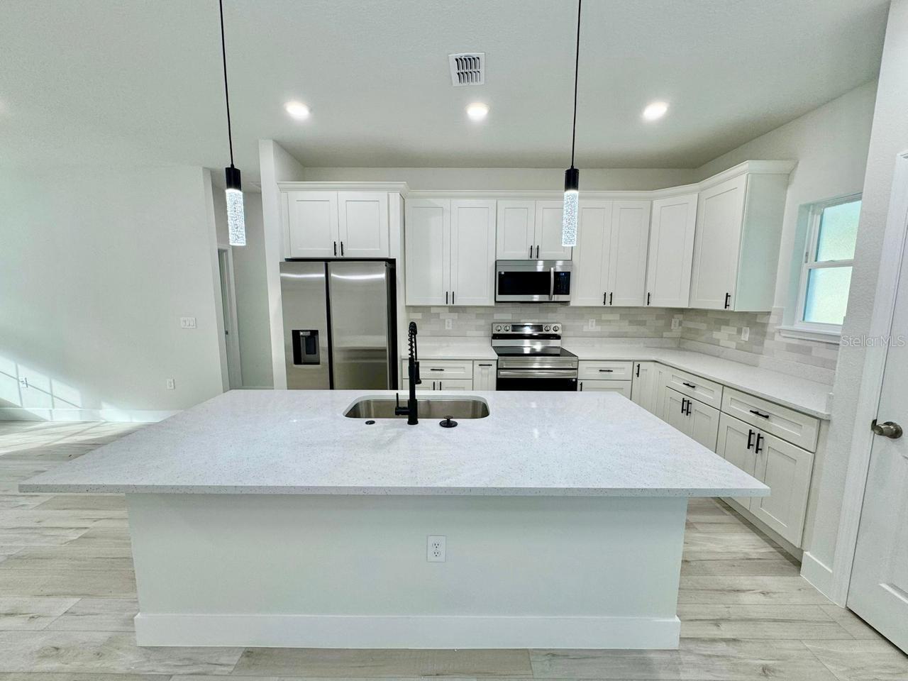 6335 N DARLINGTON DR
