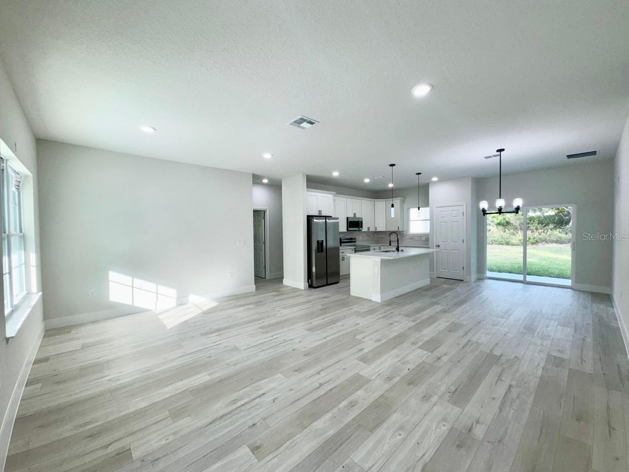 6335 N DARLINGTON DR