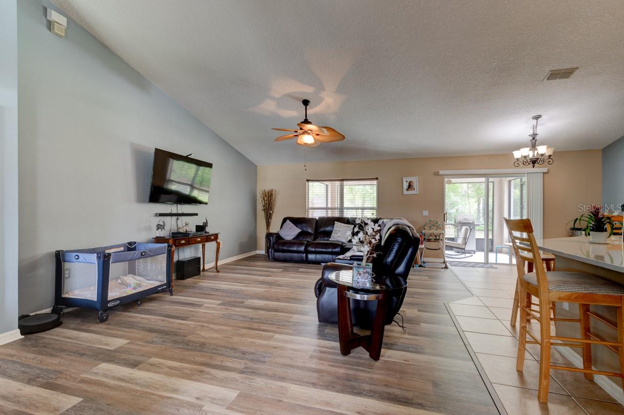 2951 E WACO DR