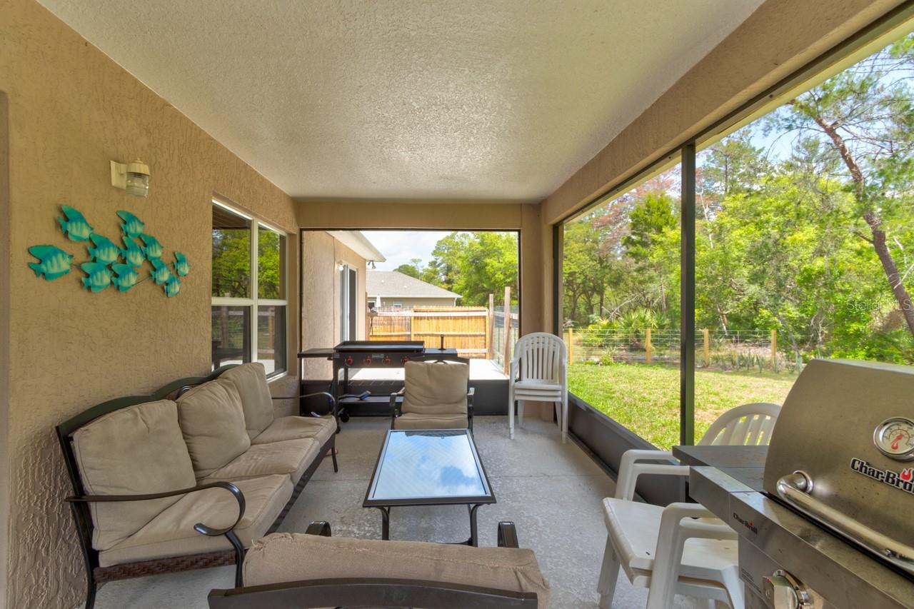 2951 E WACO DR