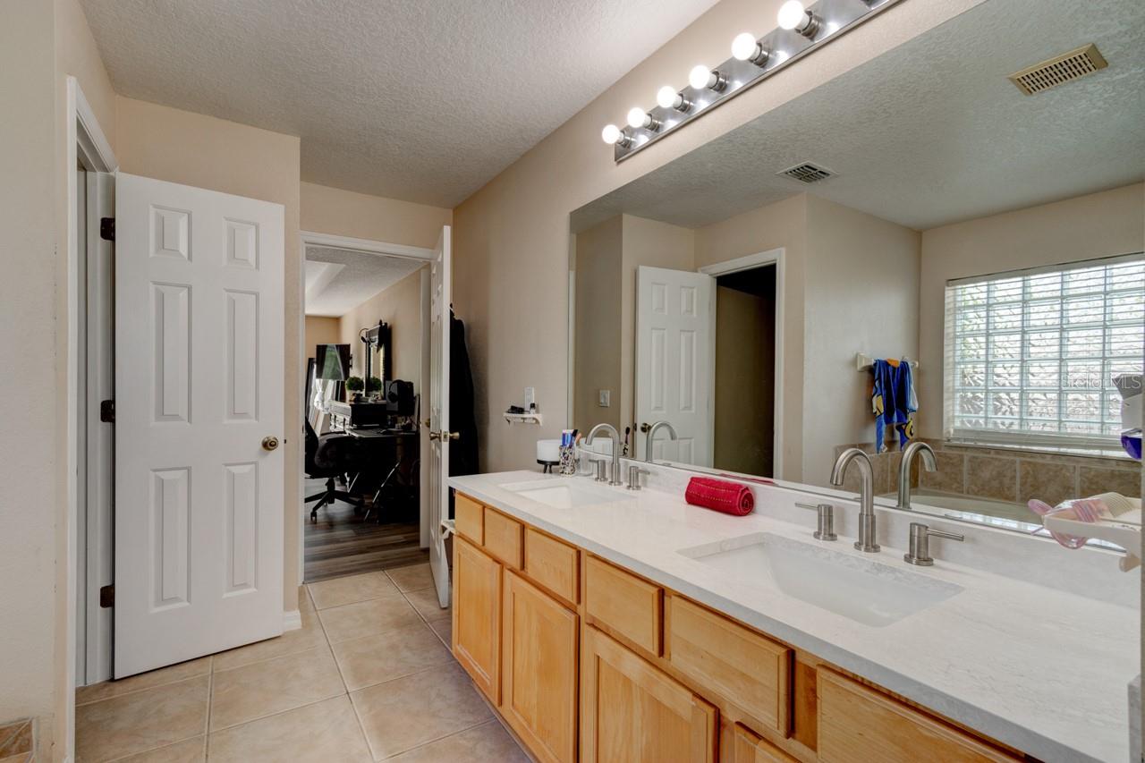 2951 E WACO DR