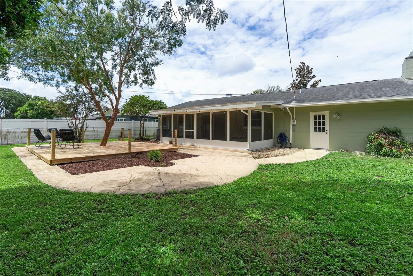 236 N RANGER BLVD