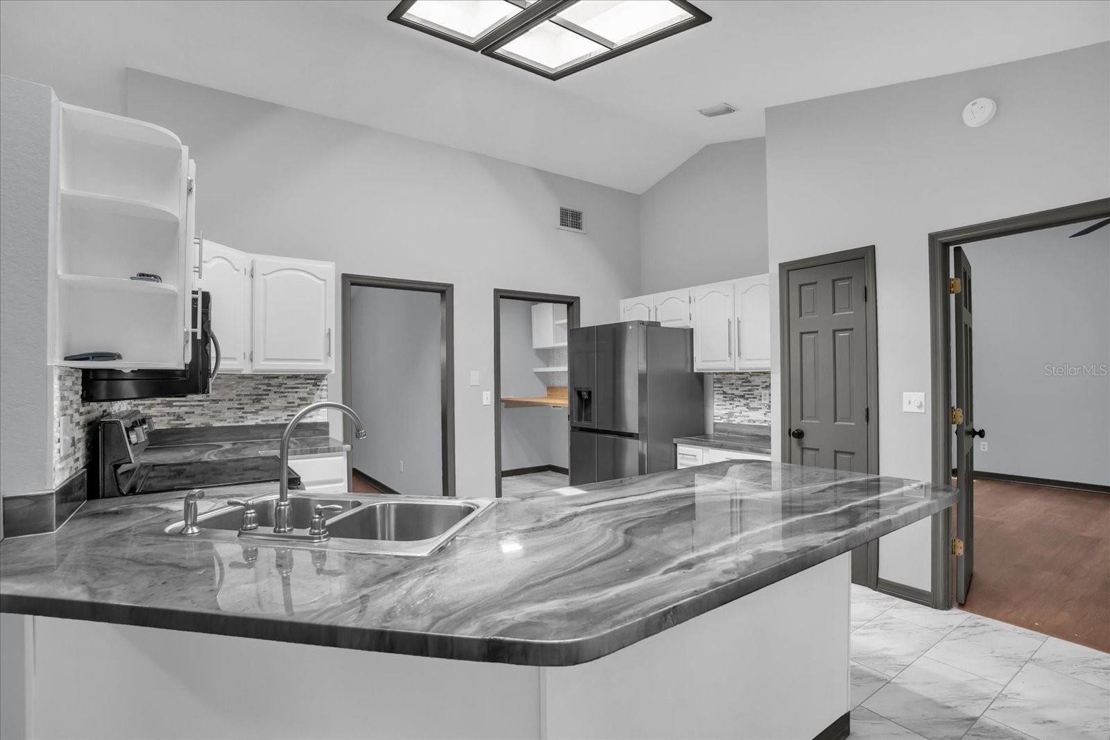 1237 ERIK CT