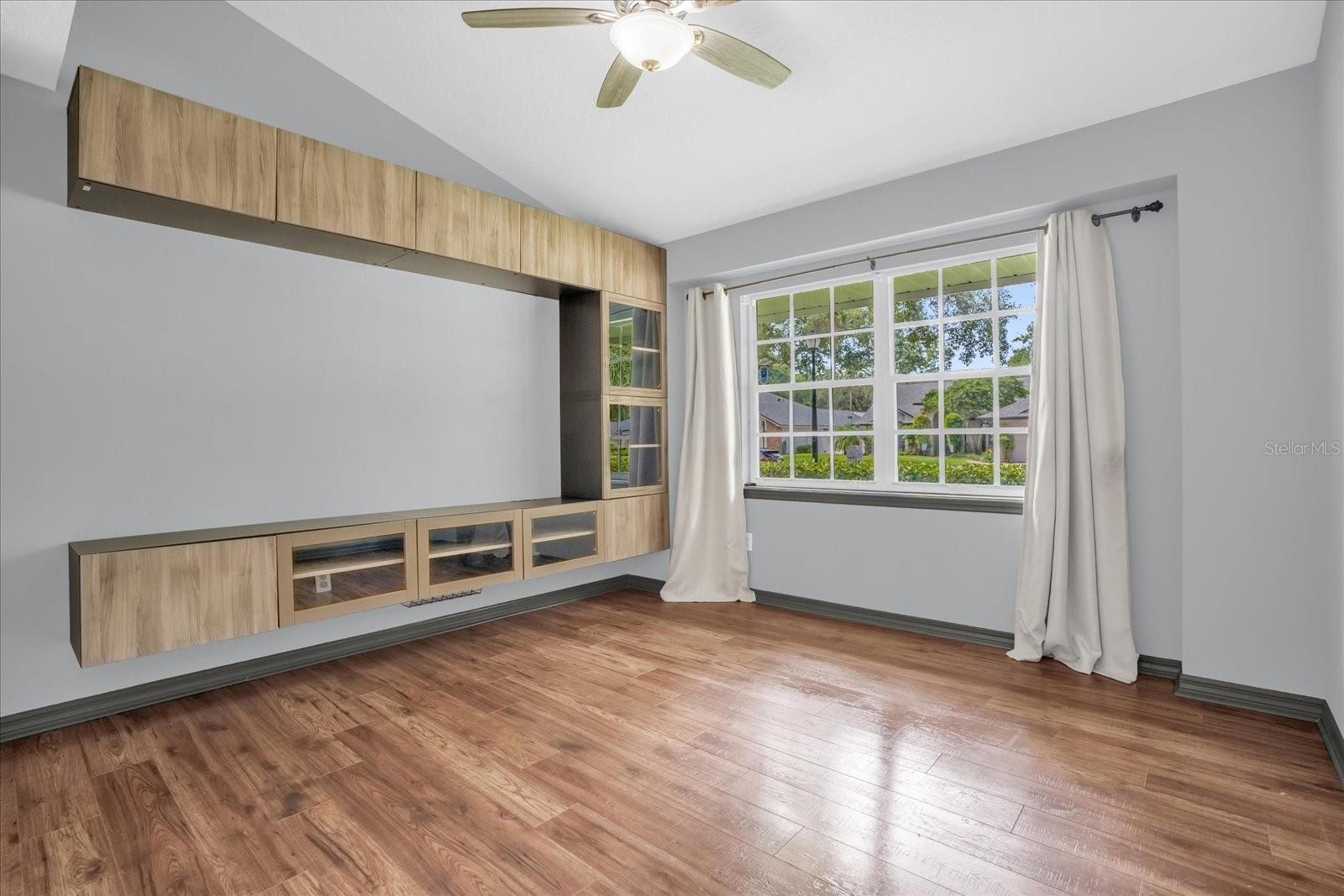 1237 ERIK CT