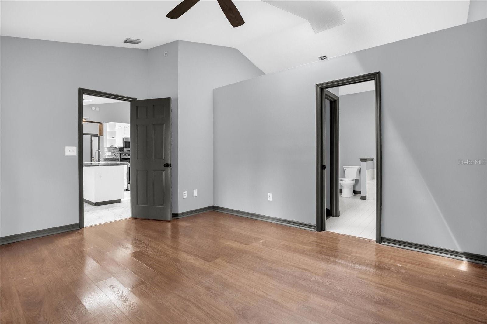 1237 ERIK CT