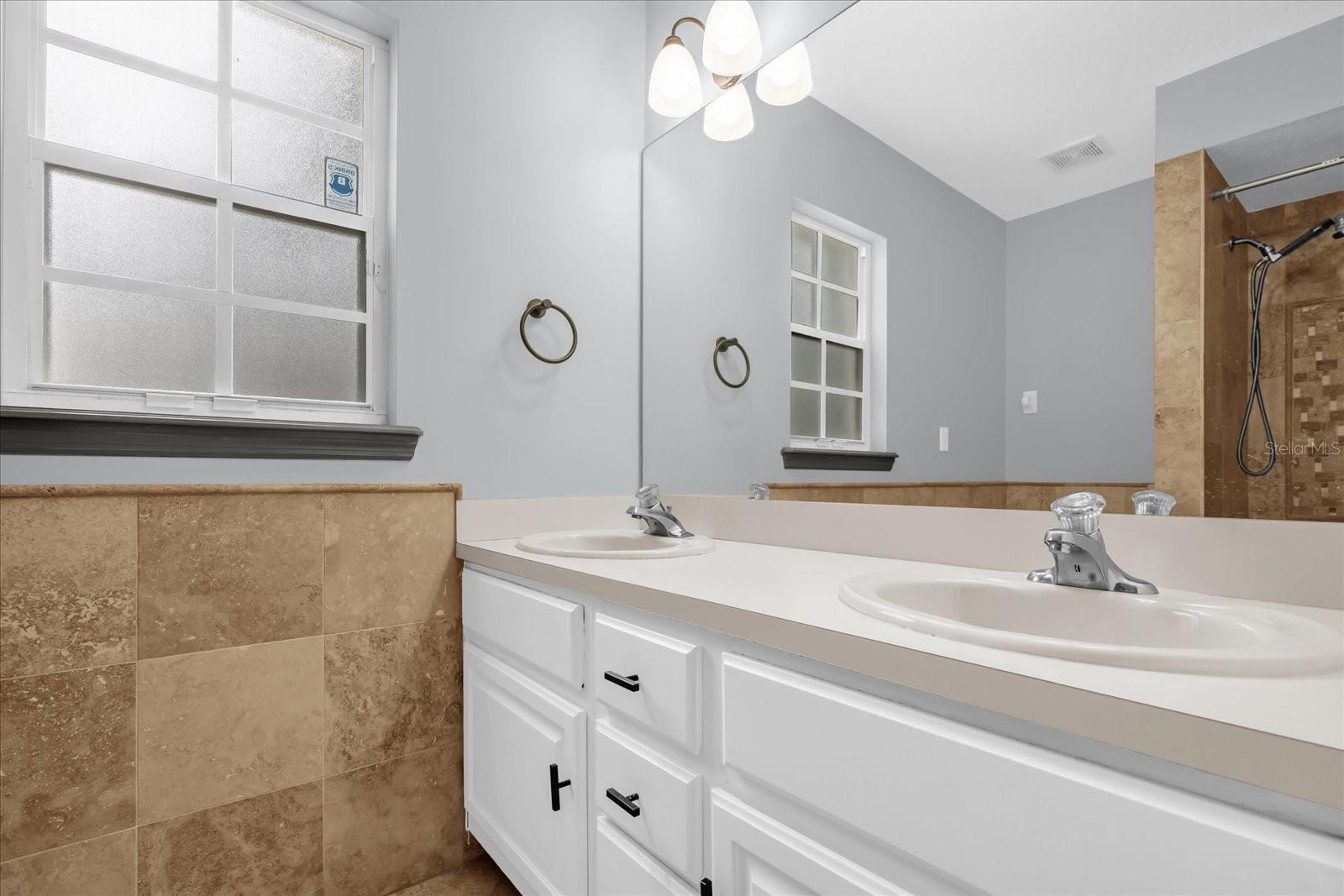 1237 ERIK CT