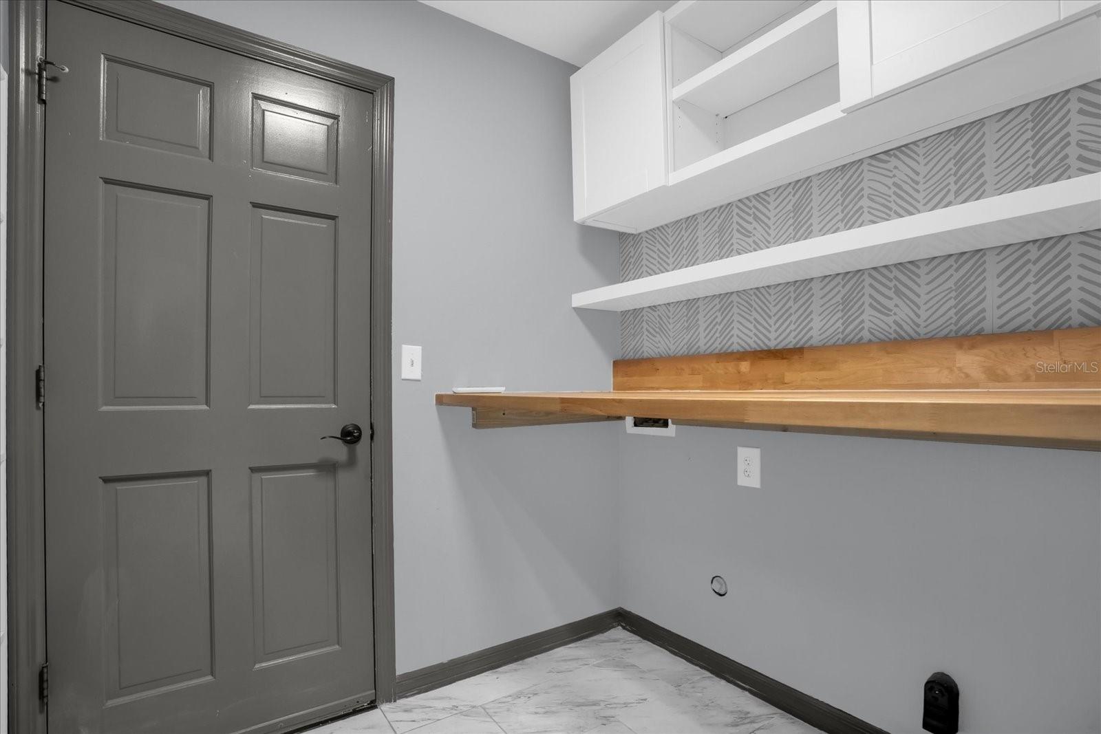 1237 ERIK CT