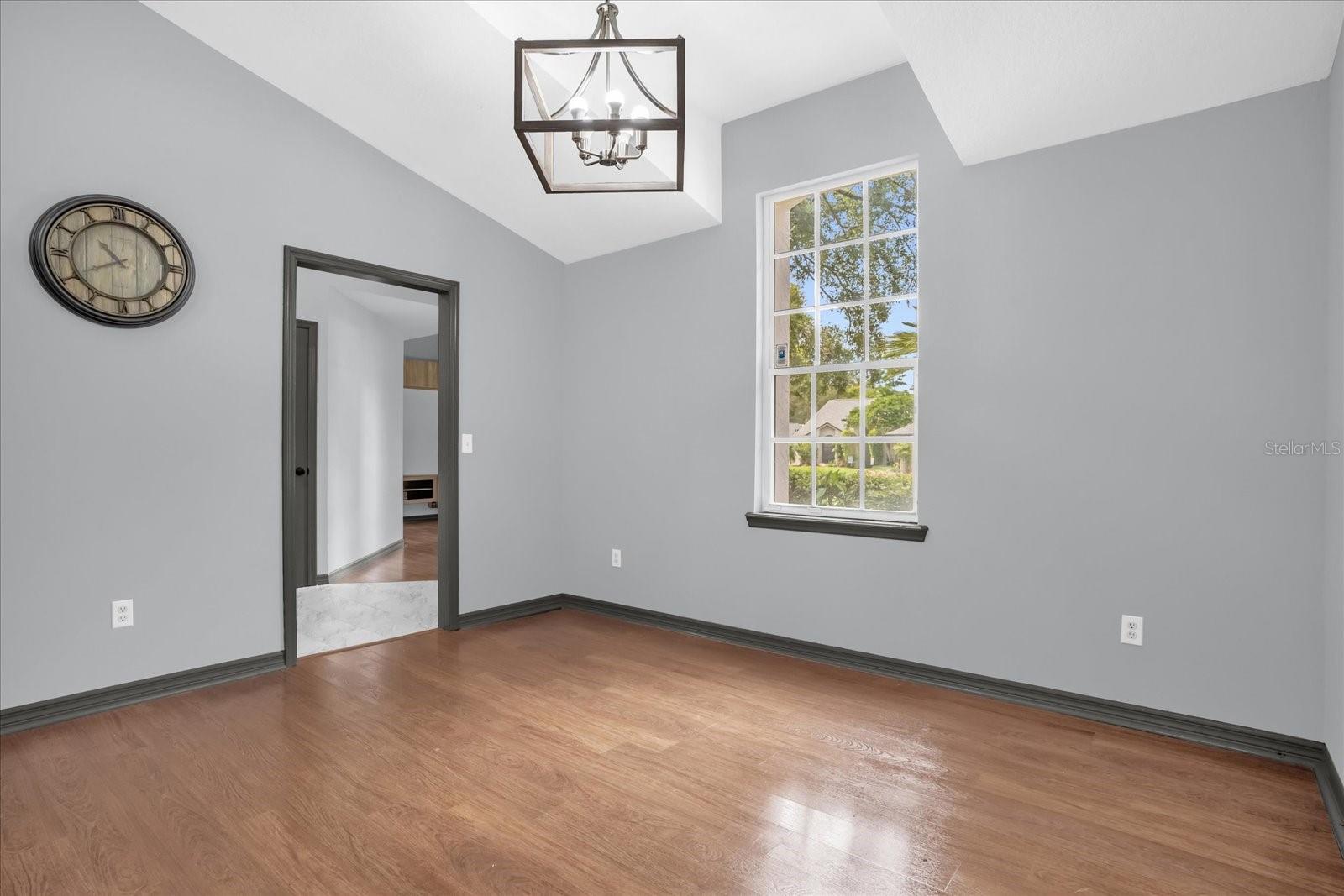 1237 ERIK CT