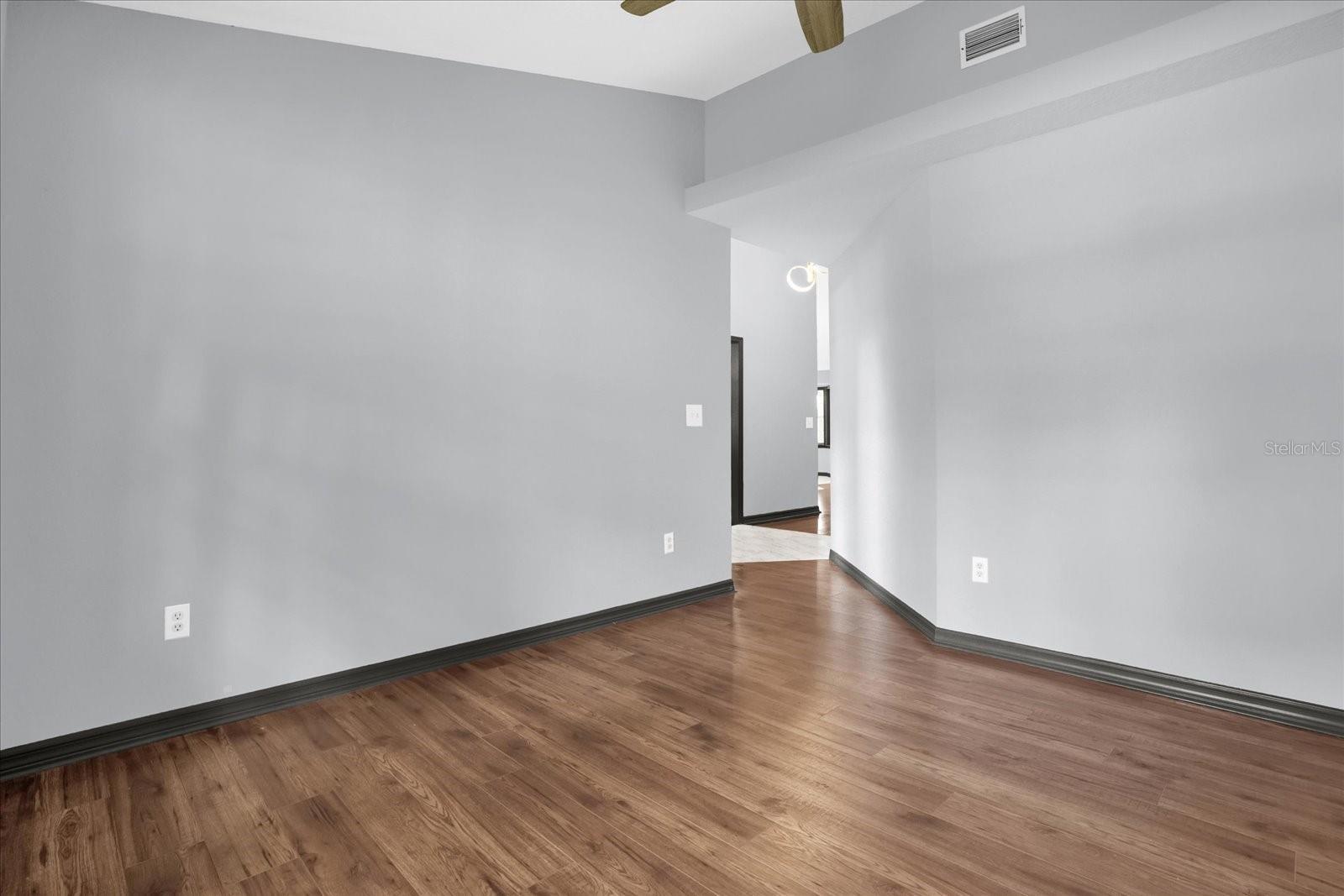 1237 ERIK CT