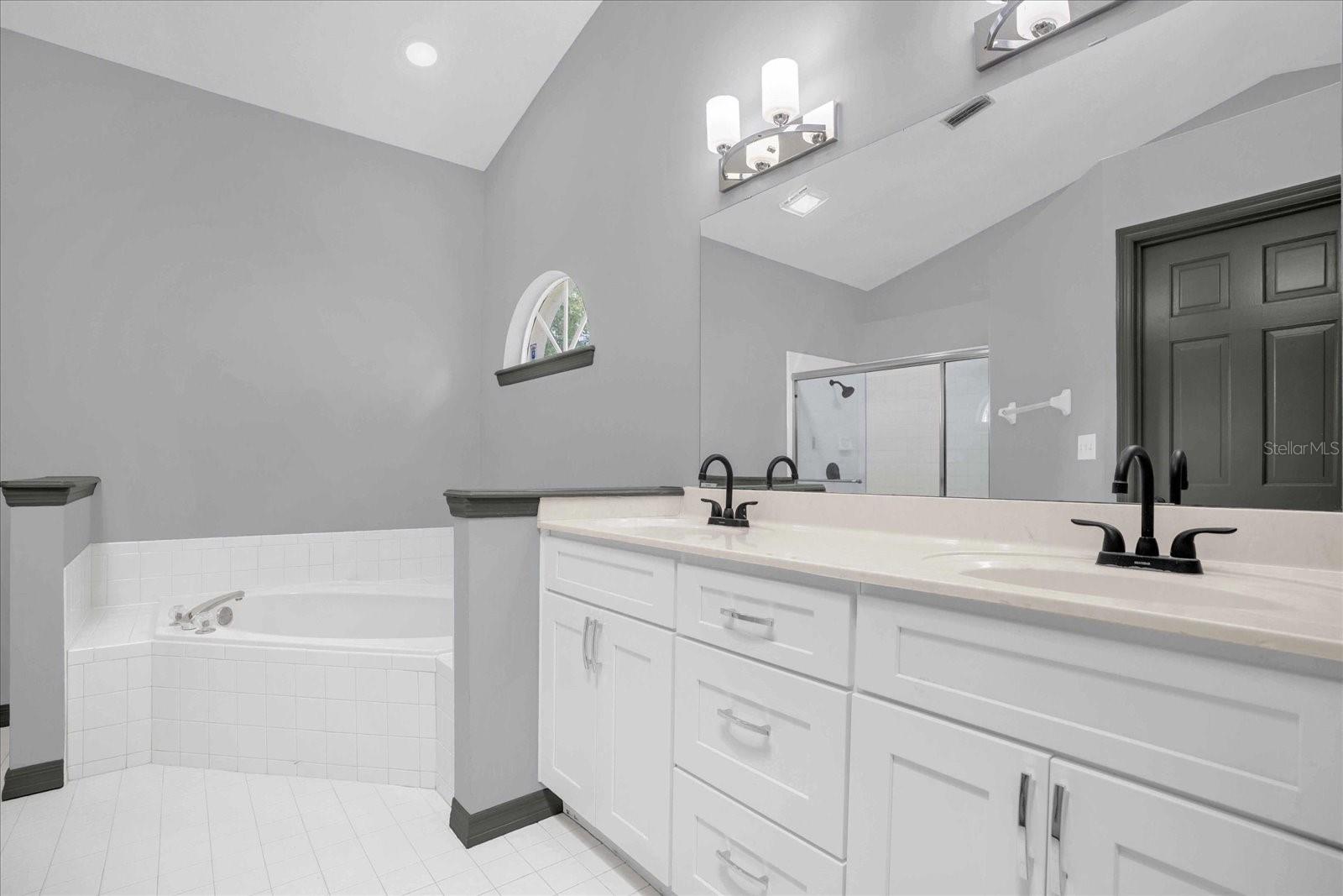 1237 ERIK CT