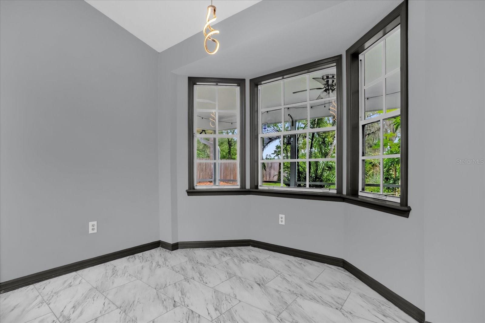 1237 ERIK CT