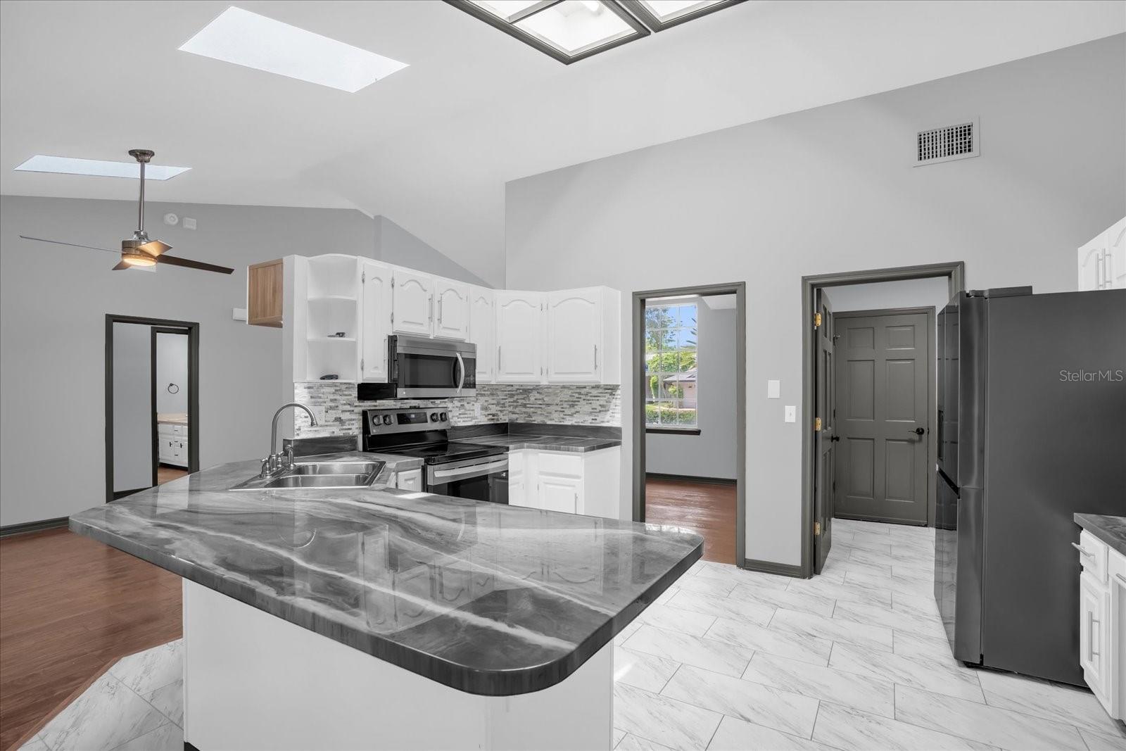 1237 ERIK CT