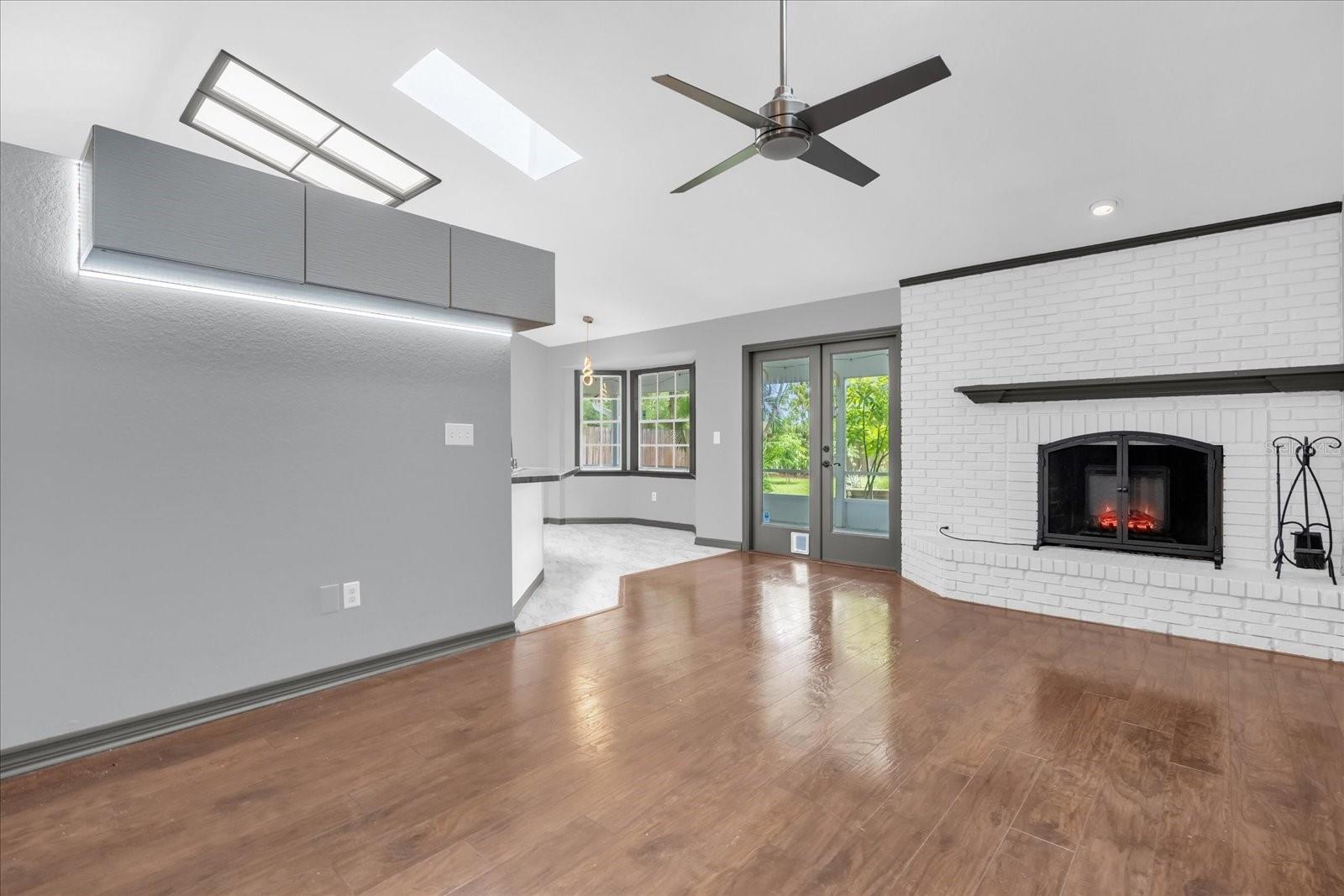 1237 ERIK CT