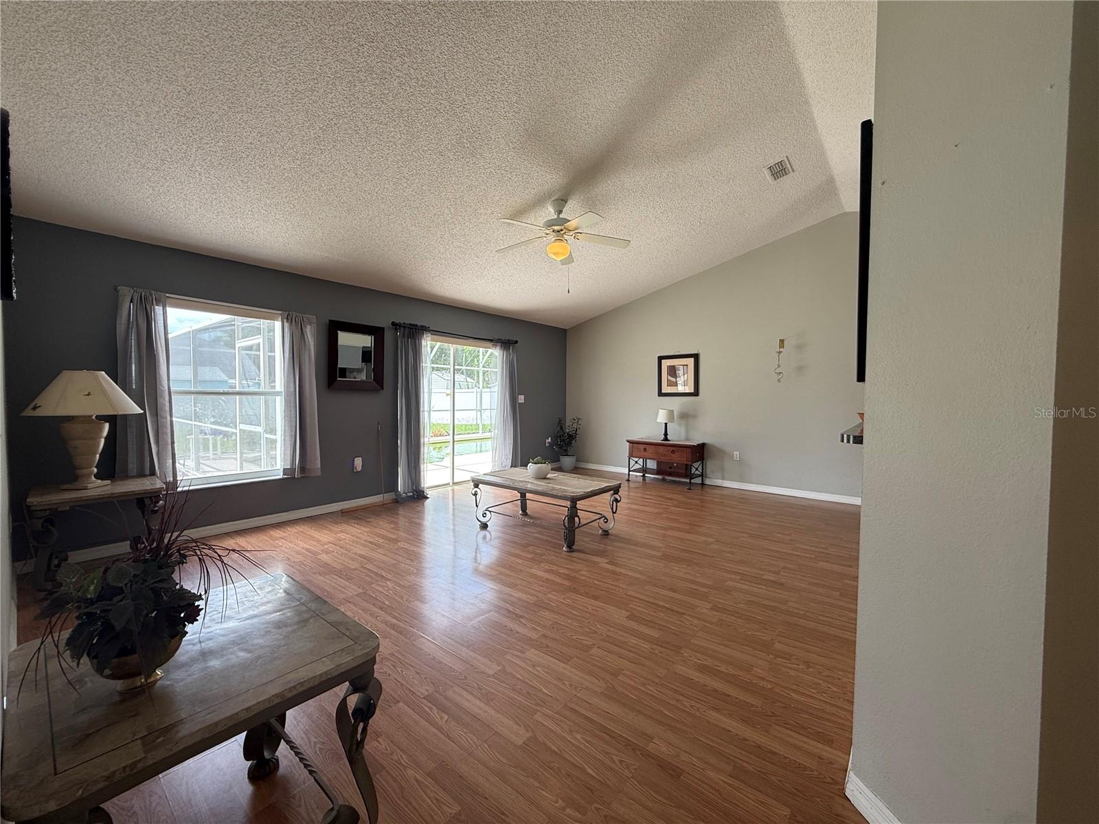 215 GROVEPARK DR