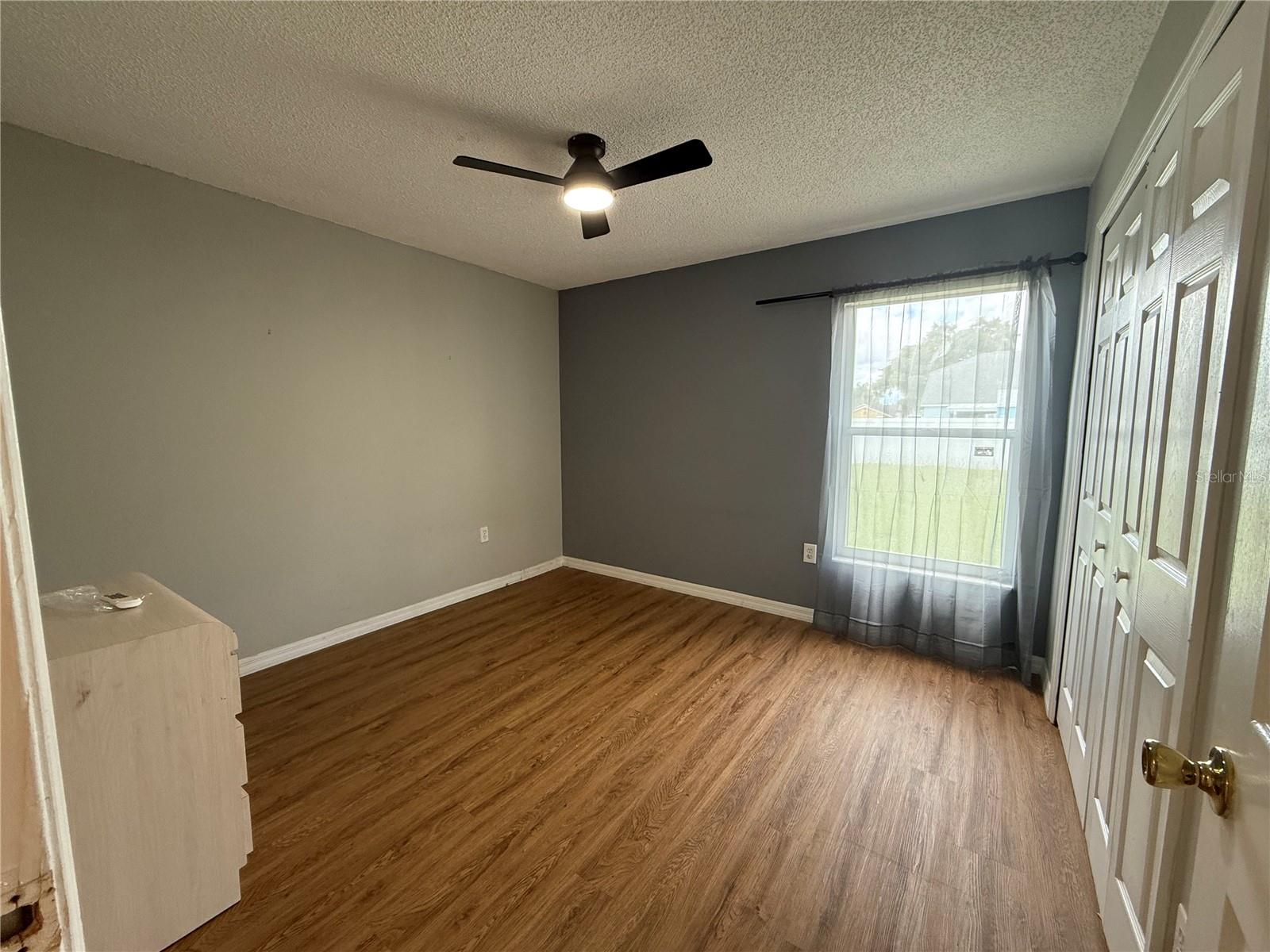 215 GROVEPARK DR