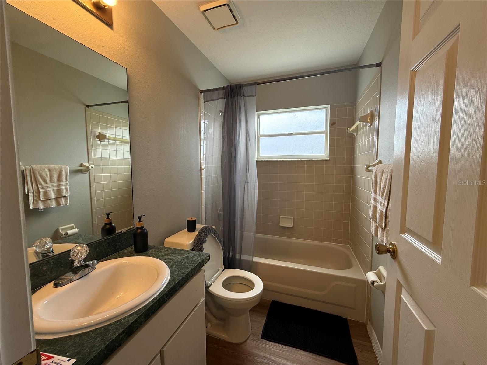 215 GROVEPARK DR