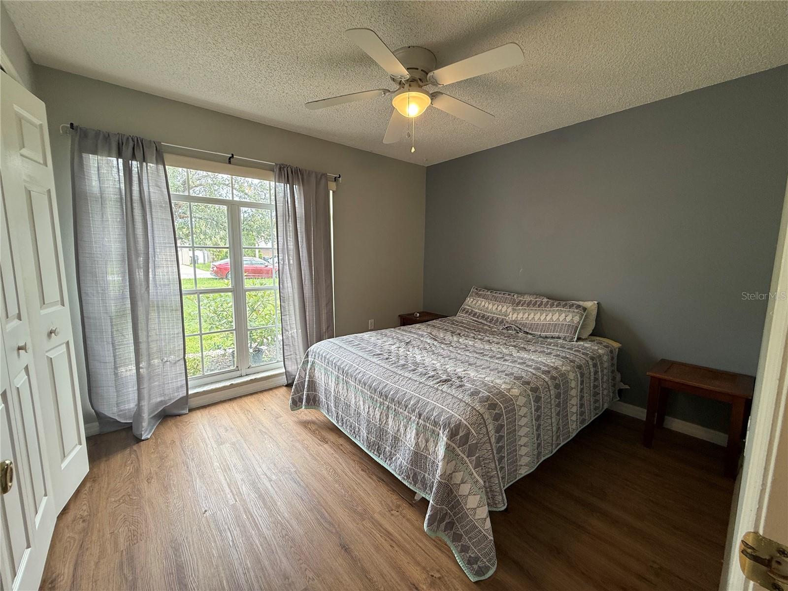 215 GROVEPARK DR