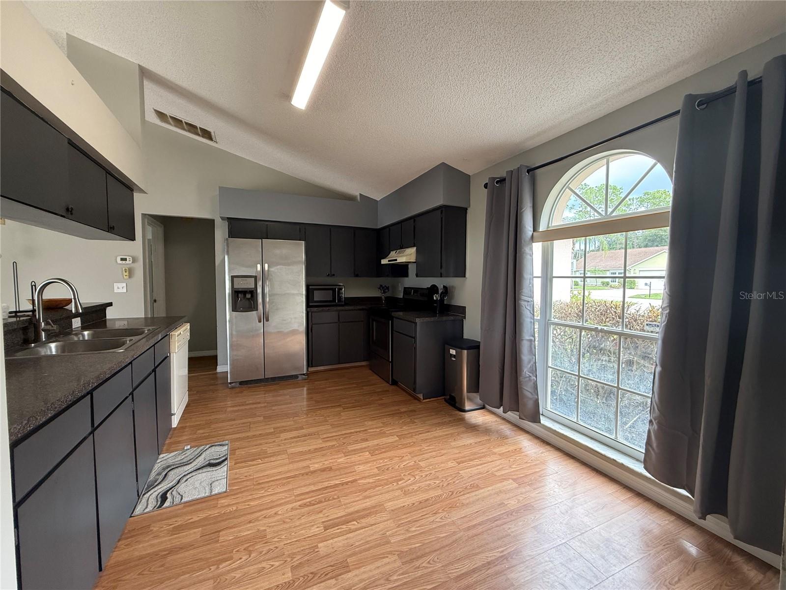 215 GROVEPARK DR