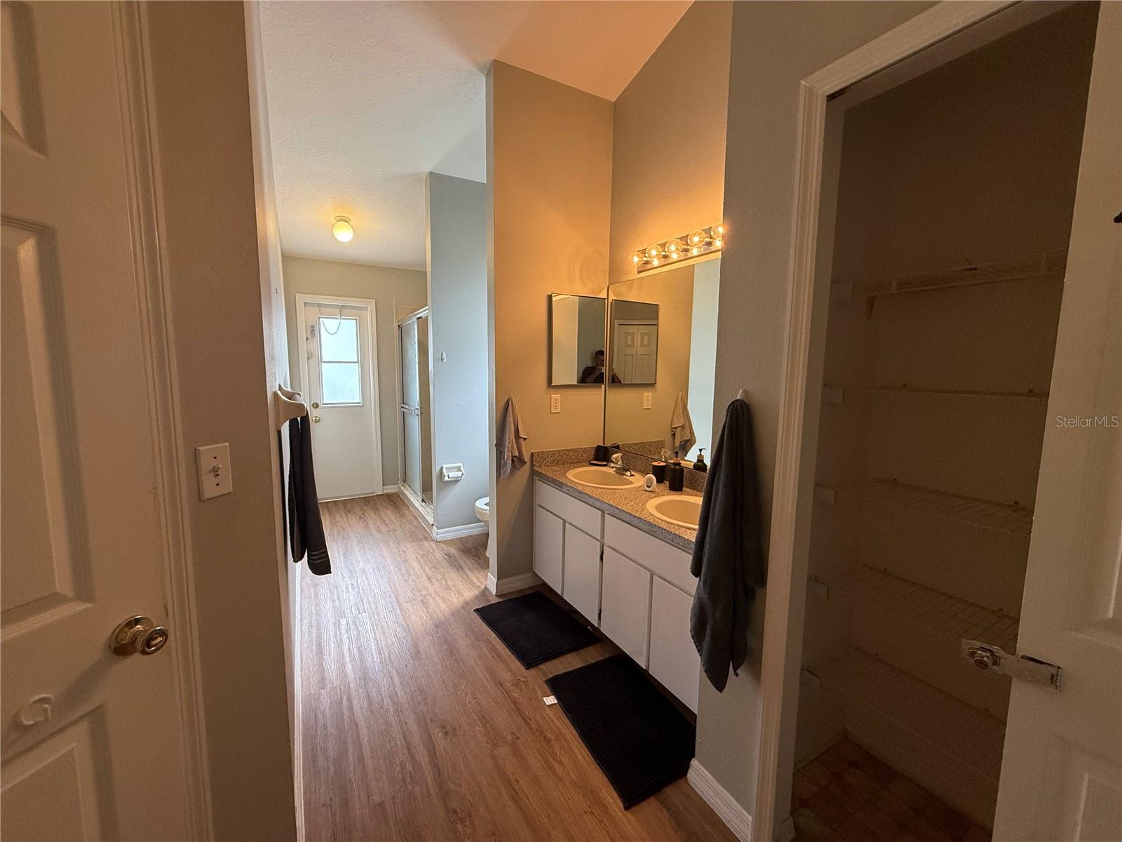 215 GROVEPARK DR