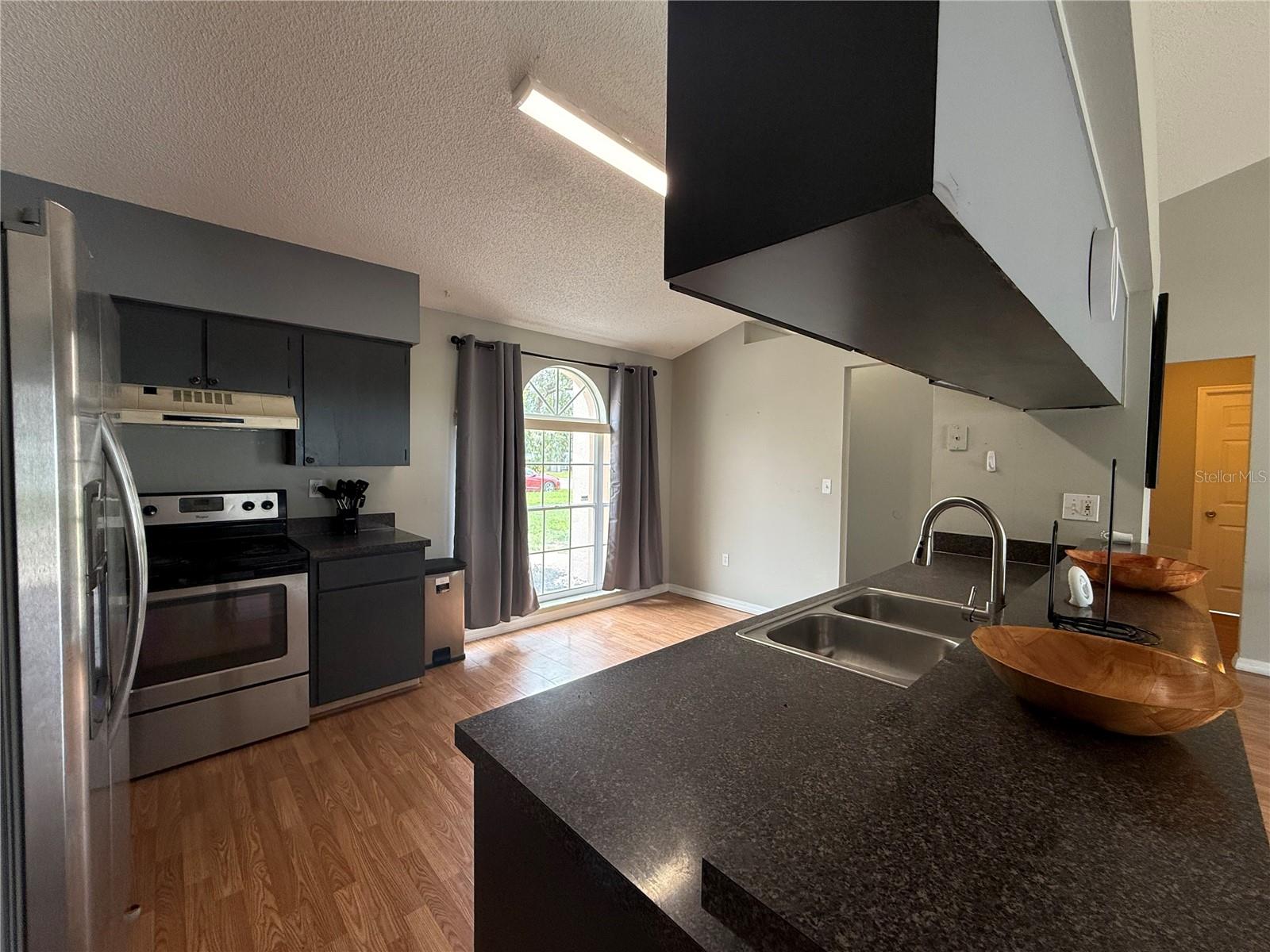 215 GROVEPARK DR