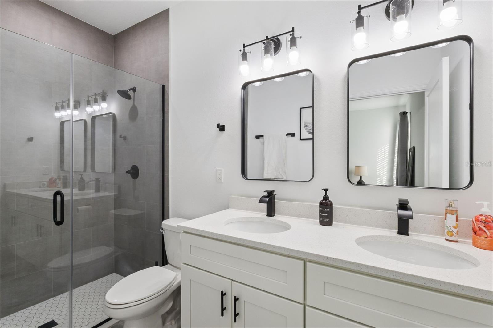 15884 SW 33RD AVENUE RD