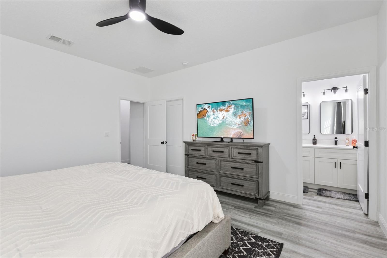 15884 SW 33RD AVENUE RD