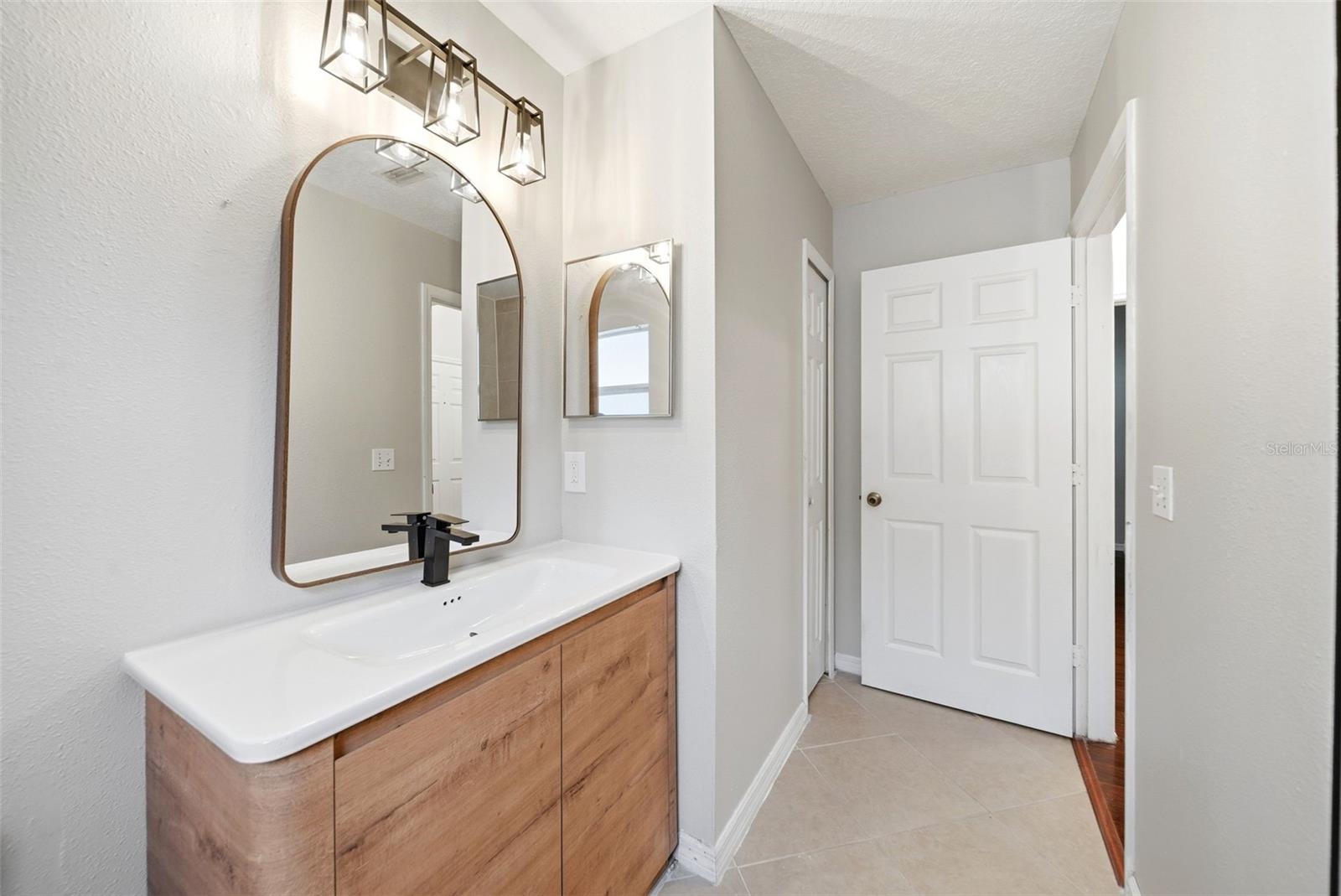 245 HOLLINGSHEAD LOOP