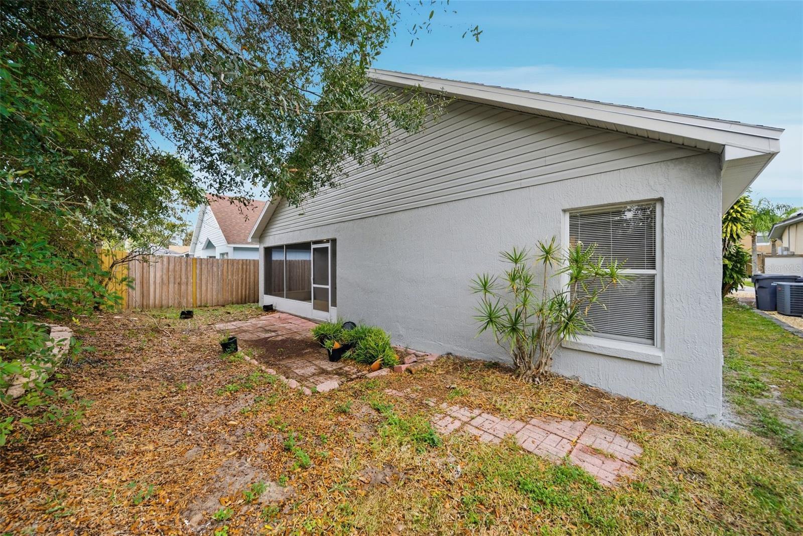 245 HOLLINGSHEAD LOOP