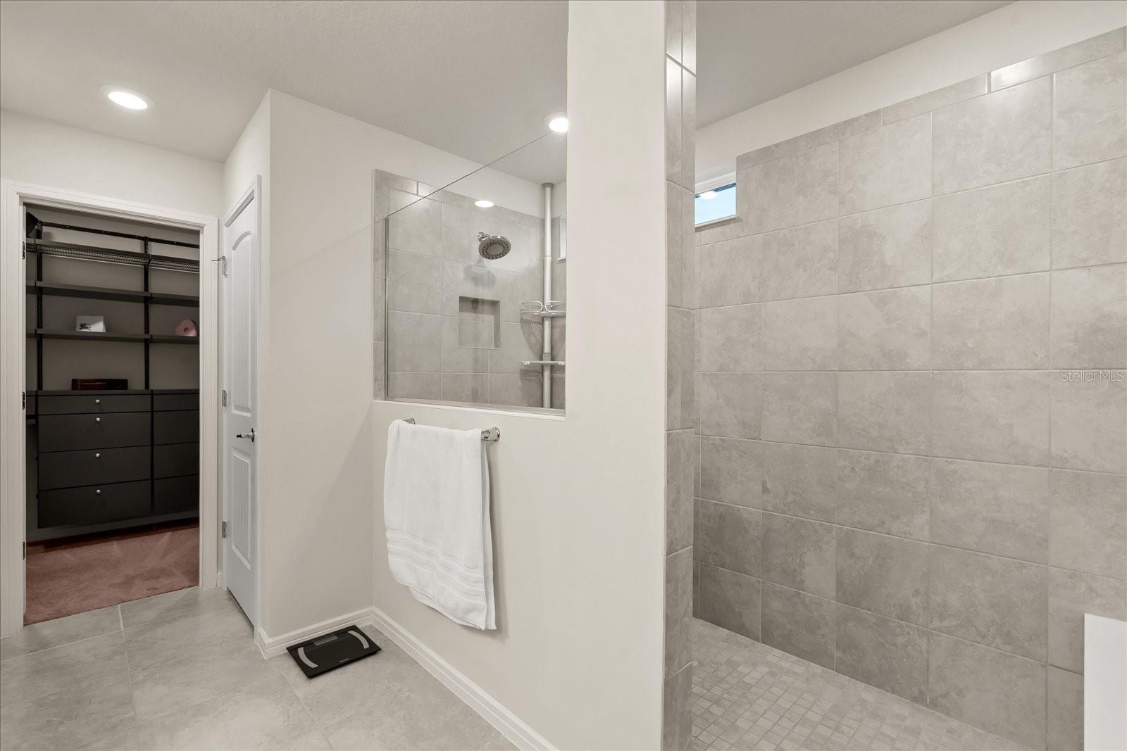 2624 BLOWING BREEZE AVE