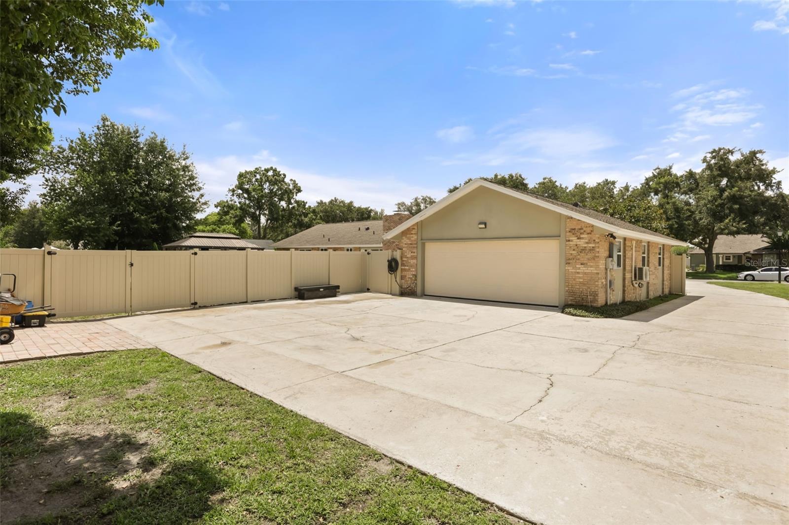 104 VALENCIA LOOP