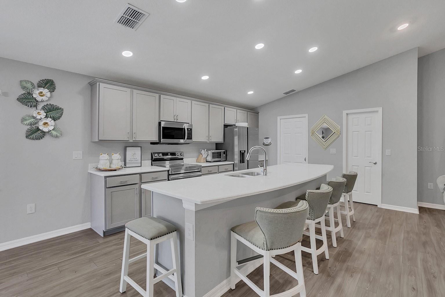 1020 CASCADE DR