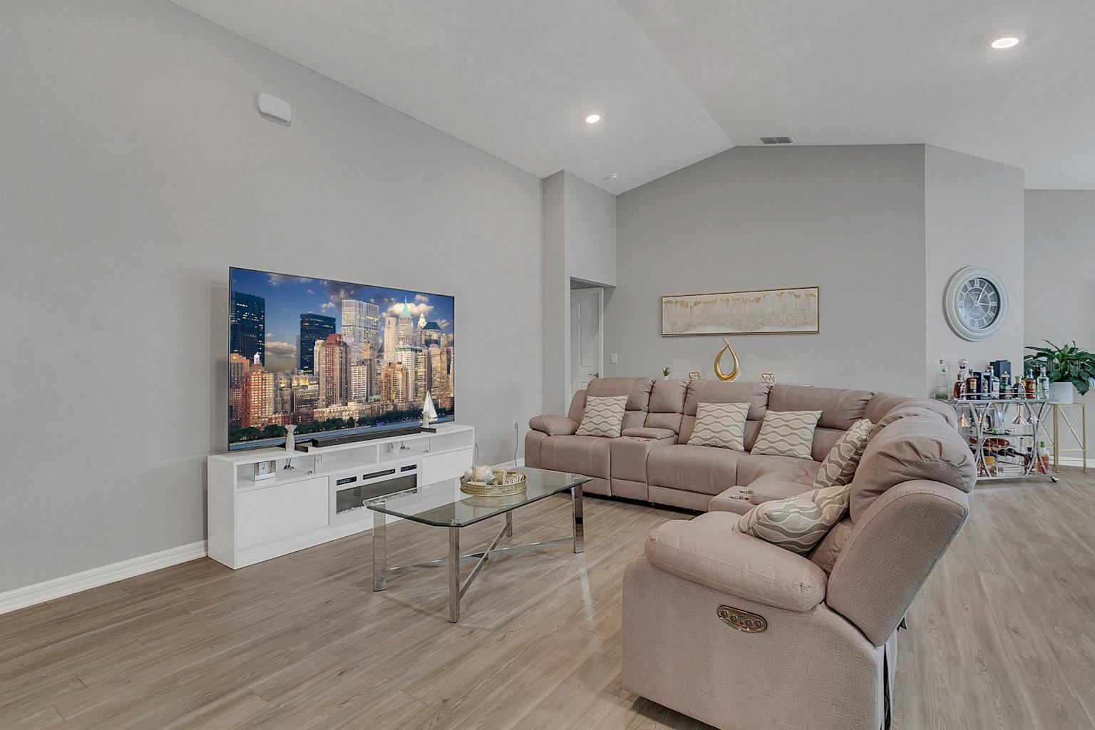 1020 CASCADE DR