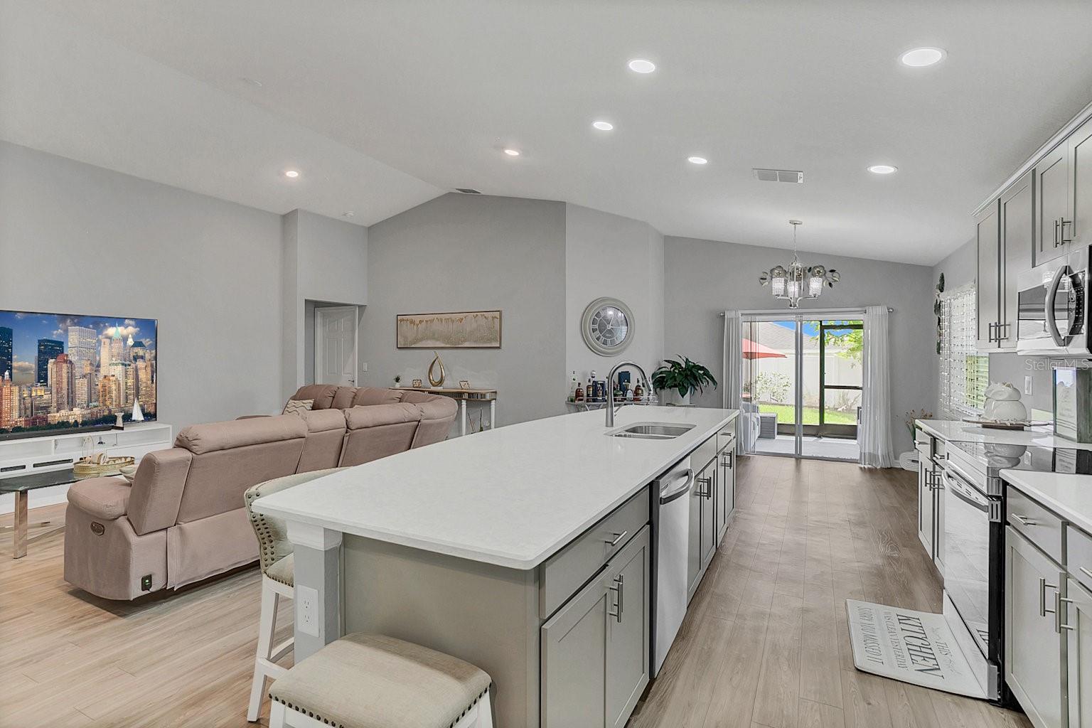 1020 CASCADE DR