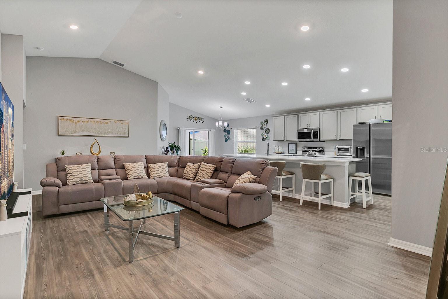 1020 CASCADE DR