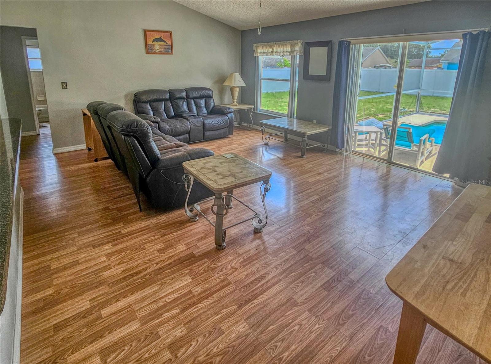 215 GROVEPARK DR