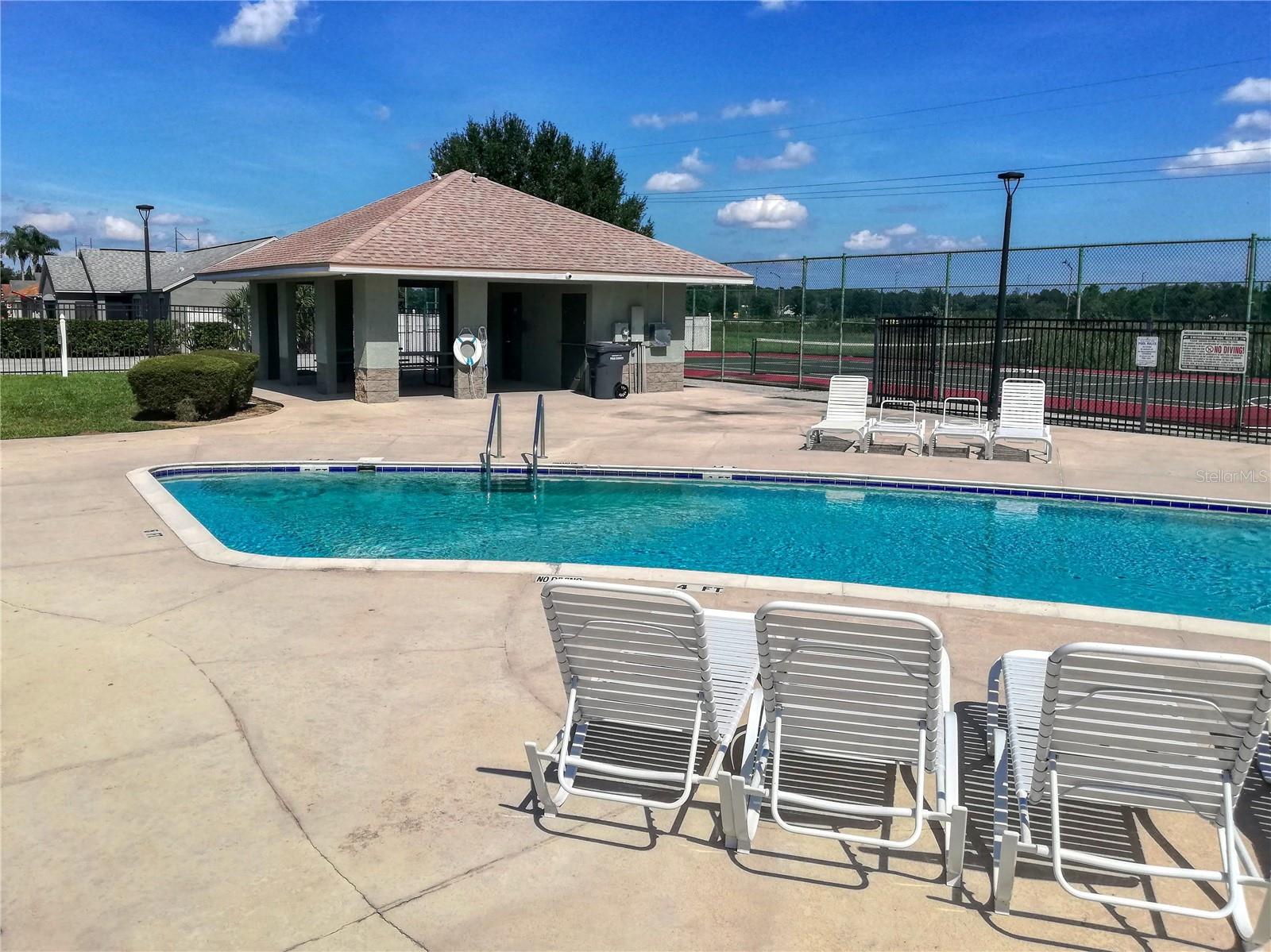 215 GROVEPARK DR