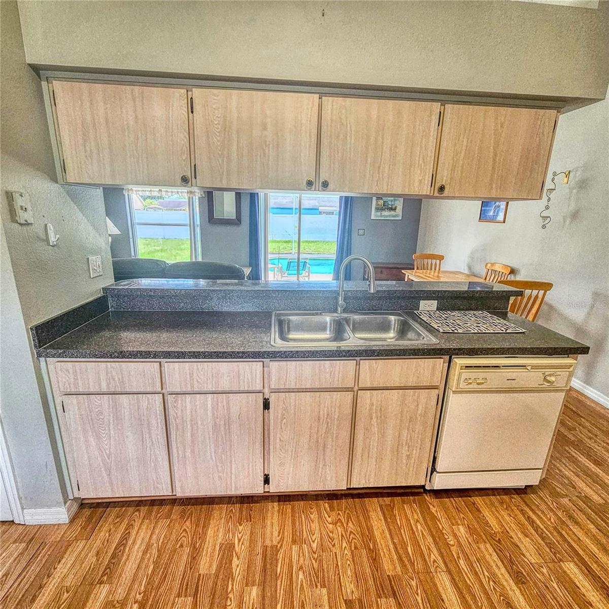 215 GROVEPARK DR