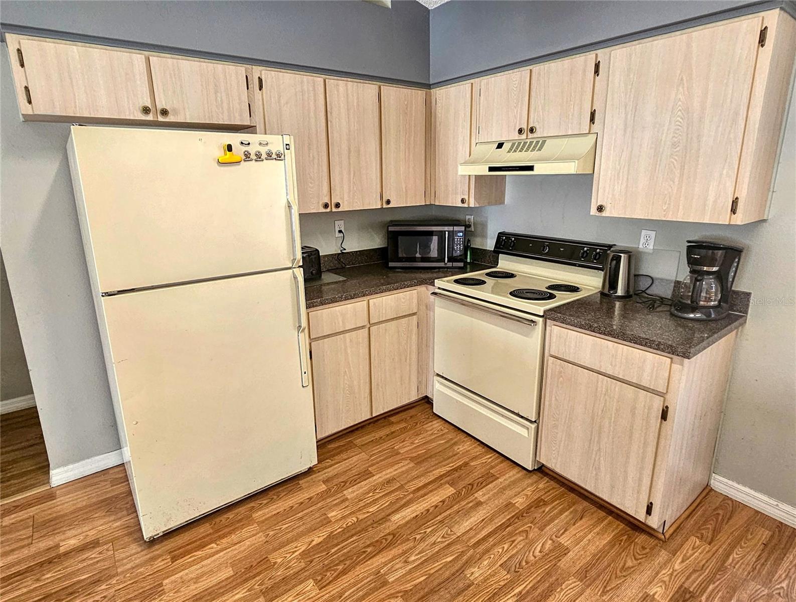 215 GROVEPARK DR