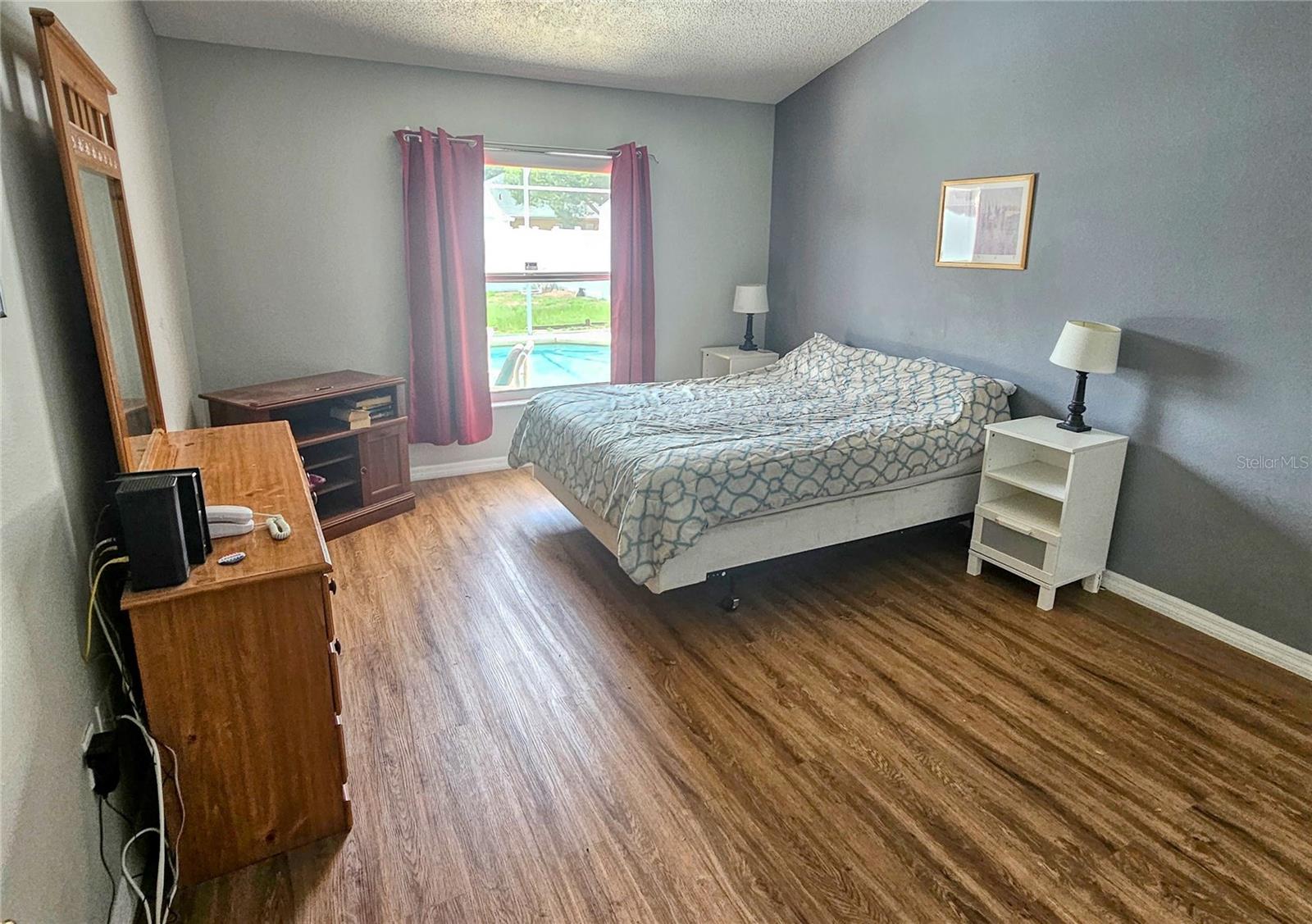 215 GROVEPARK DR