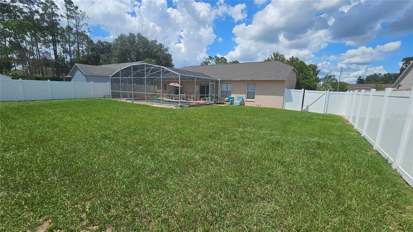215 GROVEPARK DR