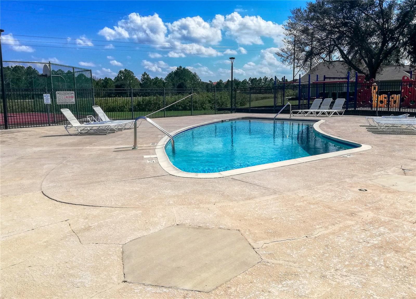 215 GROVEPARK DR