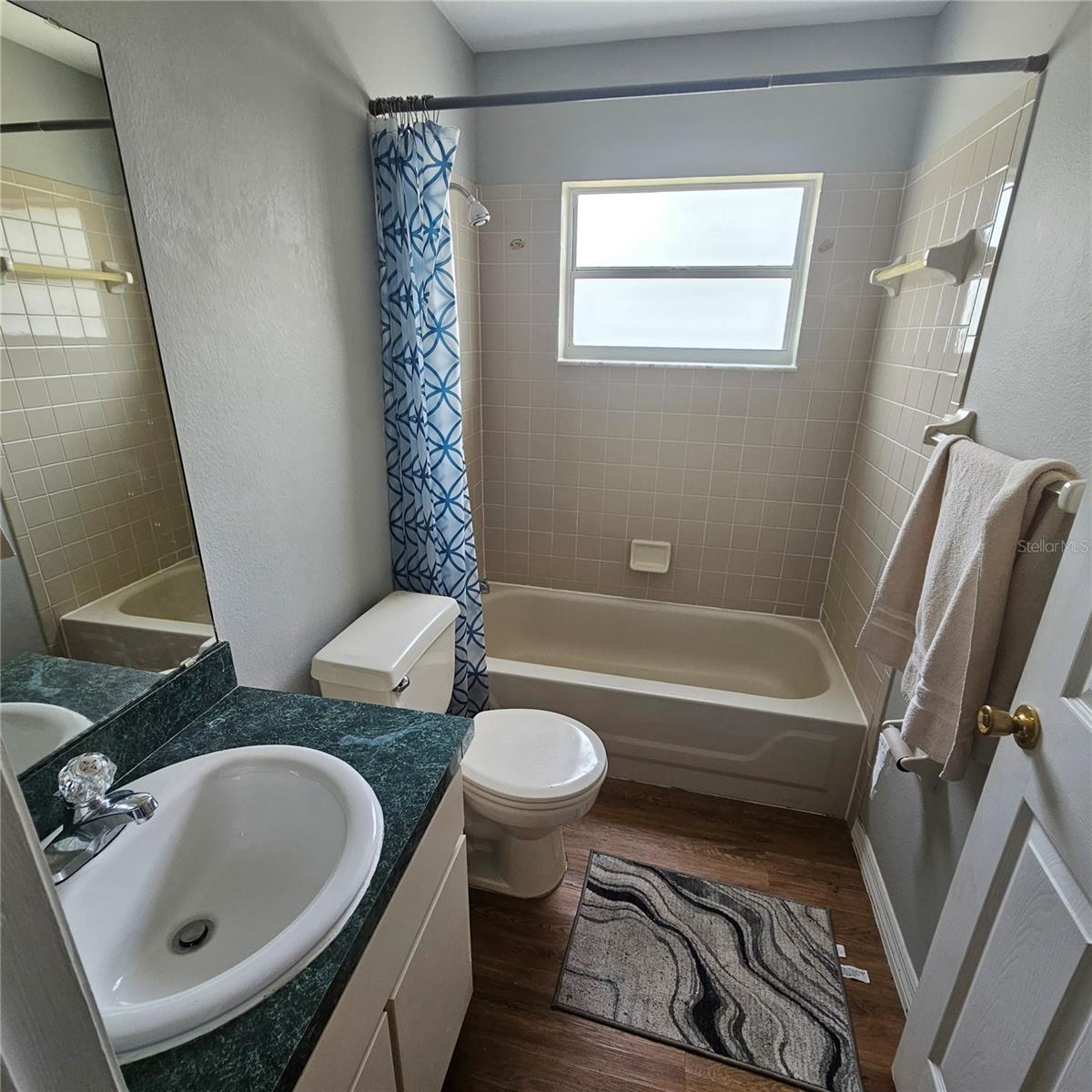 215 GROVEPARK DR