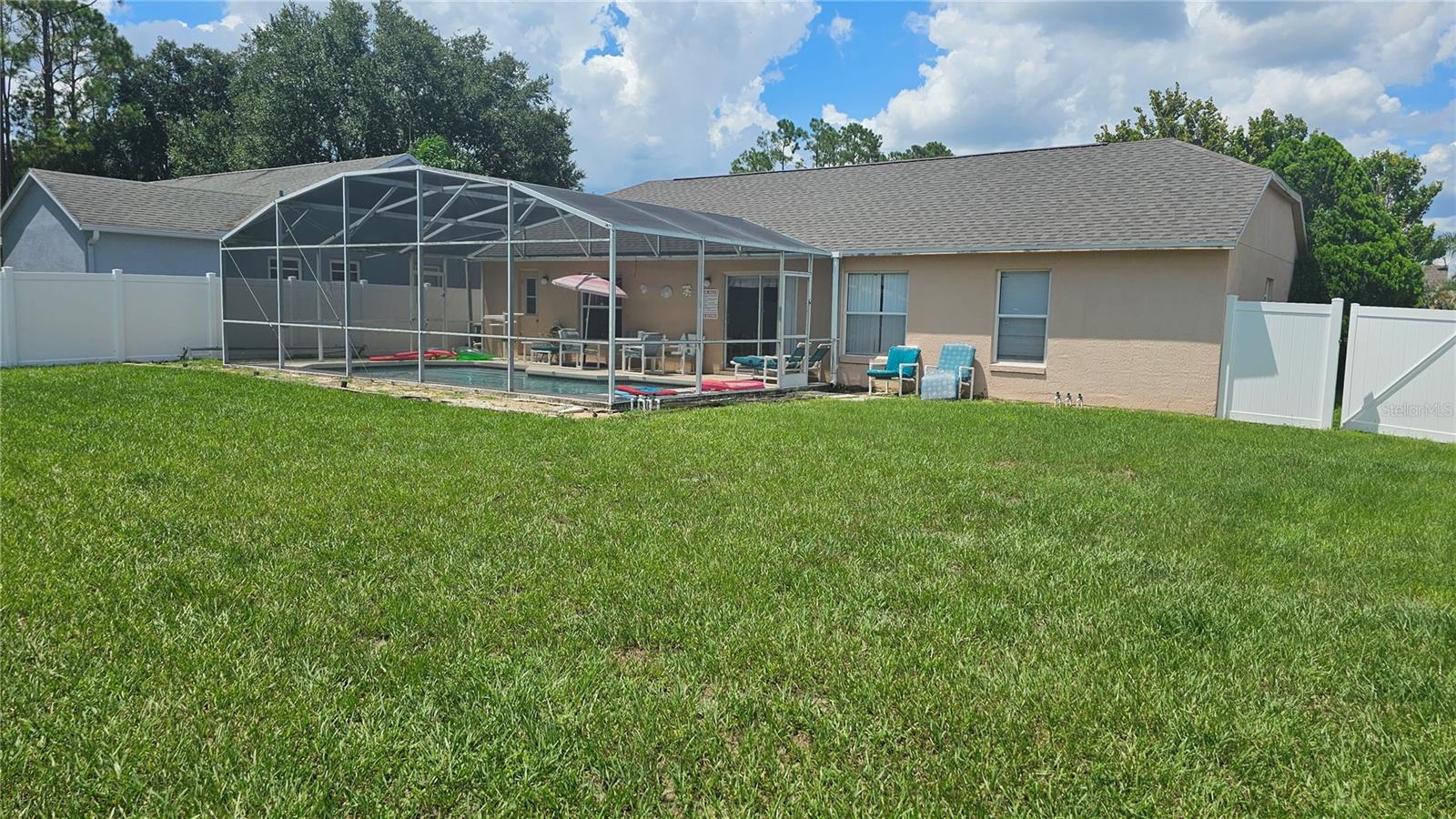 215 GROVEPARK DR