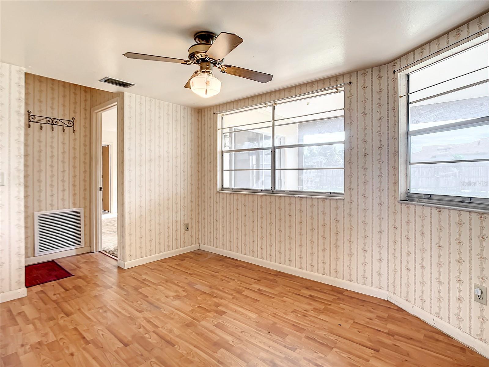 2625 VAUGHN AVE