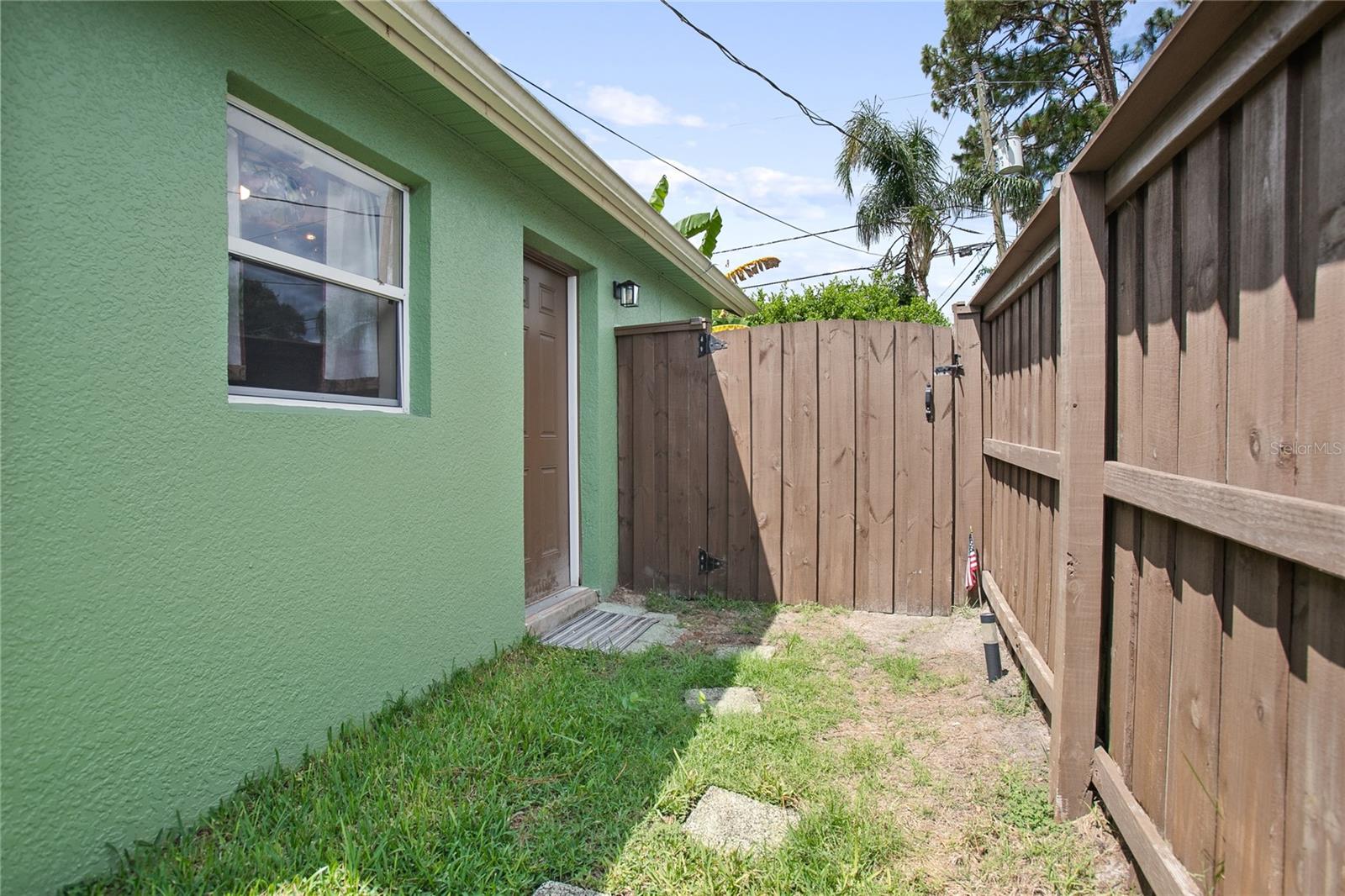 1345 WALTON AVE