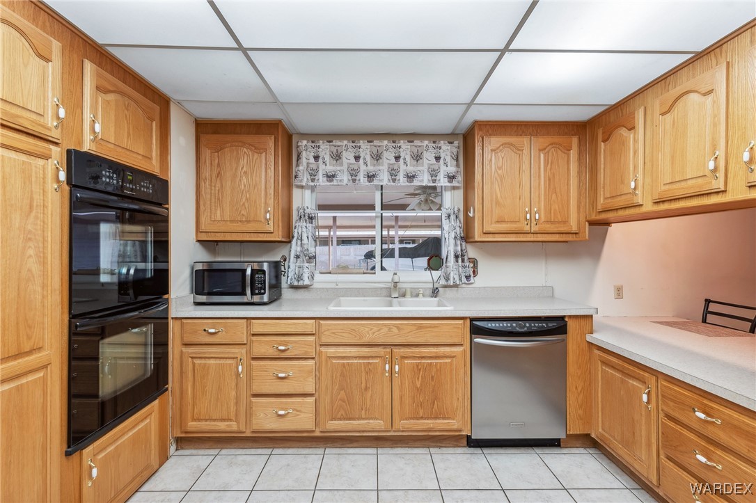 750 Roadrunner Drive